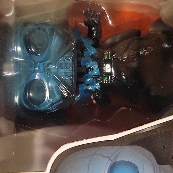 Funko Pop! Star Wars #288 Darth Vader Bobble Head - Picture 4 of 5